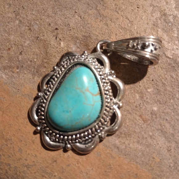 Turquoise and silver pendant - Picture 2 of 2